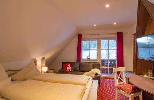 Neuglashutten Hotel | Relax at Hotel Höhengasthof Grüner Baum: Rated 9.4/10
