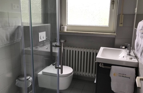 Ovenhausen Hotel | Discover Comfort at Hotel Höxter Am Jakobsweg