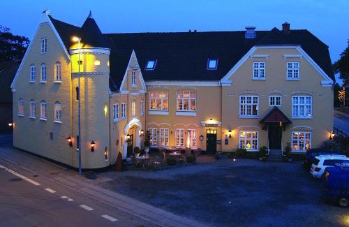 Hojslev Hotel | Pet-Friendly Retreat at Hotel Højslev Kro with Breakfast