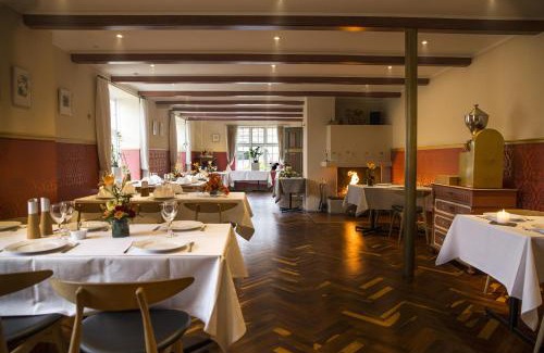 Hojslev Hotel | Pet-Friendly Retreat at Hotel Højslev Kro with Breakfast