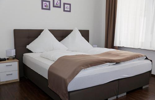 Worms Hotel | Pet-Friendly Getaway at Hotel Hüttl - Garni with Breakfast
