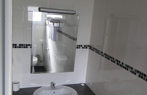 Antsirabe Hotel | Comfortable Stays at Hotel H1 Antsirabe with Family-Friendly Amenities