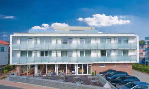 Busum Hotel | Discover Hotel Hafen Büsum: Family-Friendly & Accessible Stay