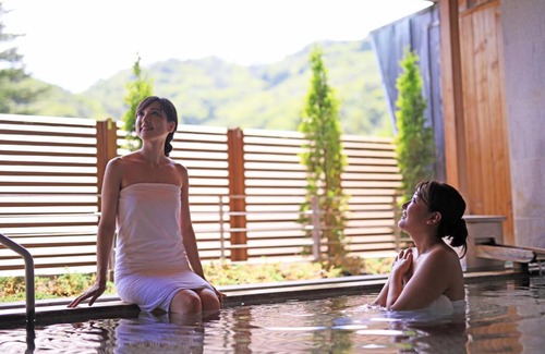 Dai Onsen Hotel | Discover Comfort at Hotel Hanamaki with Hot Tub & Dining