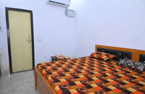 Misrikh Hotel | Comfortable Stay at Hotel Harihar Atithi Bhawan