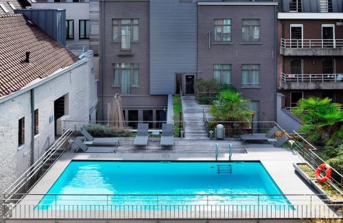 Patershol Hotel | Hotel Harmony: 4-Star Stay with Pool and Family-Friendly Amenities