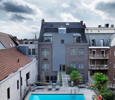 Patershol Hotel | Hotel Harmony: 4-Star Stay with Pool and Family-Friendly Amenities