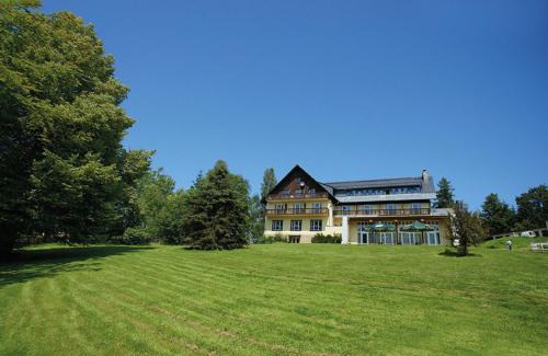Schoeneck Hotel | Pet-Friendly Retreat at Hotel Haus am Ahorn - Rated 8.2/10
