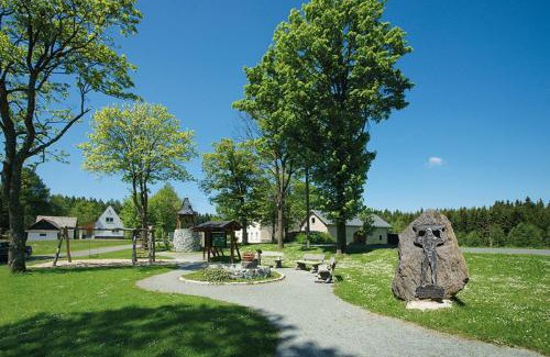 Schoeneck Hotel | Pet-Friendly Retreat at Hotel Haus am Ahorn - Rated 8.2/10