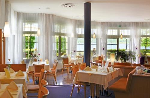 Olbersdorf Hotel | Exceptional Hotel Haus am See: Oceanfront with Hot Tub
