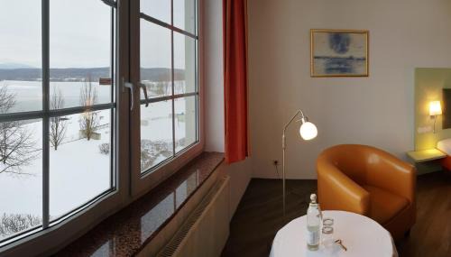 Olbersdorf Hotel | Exceptional Hotel Haus am See: Oceanfront with Hot Tub