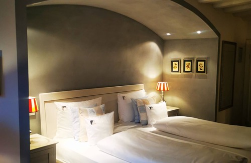 Rothenburg Old Town Hotel | Elegant Hotel Herrnschloesschen: Spa & Family-Friendly Stay