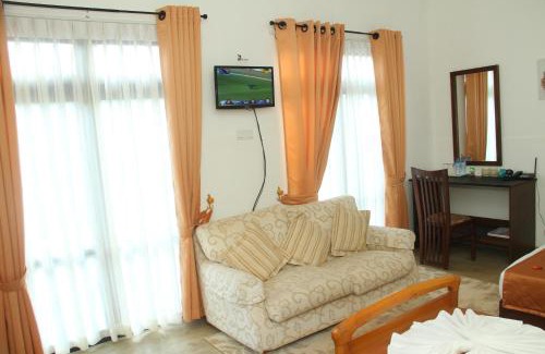 Mihintale Hotel | Discover Hotel Heladiv: Family-Friendly with Pool & Dining
