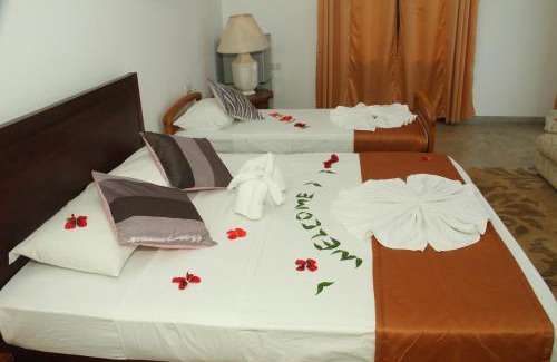 Mihintale Hotel | Discover Hotel Heladiv: Family-Friendly with Pool & Dining
