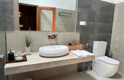 Mihintale Hotel | Discover Hotel Heladiv: Family-Friendly with Pool & Dining
