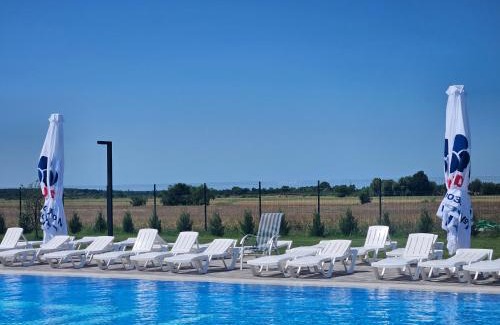 Yanoshi Hotel | Discover Hotel Helikon: Beachfront Bliss with Top Amenities