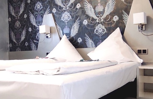 Waggershausen Hotel | Comfortable Stay at Hotel Hellers Twenty Four 2 with Spa