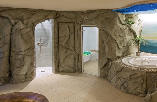 Waggershausen Hotel | Comfortable Stay at Hotel Hellers Twenty Four 2 with Spa
