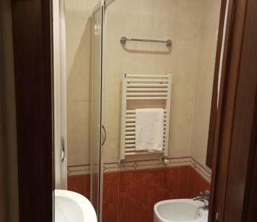 Cannaregio Hotel | Comfortable Stay at Hotel Henry with Breakfast & Hot Tub