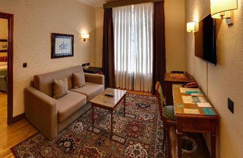 Gijon City Centre Hotel | Discover Hotel Hernán Cortés: 4-Star Family-Friendly Escape