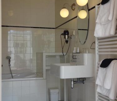 De Koog Hotel | Exceptional Stay at Hotel Het Gouden Boltje - 9.1/10 Rating