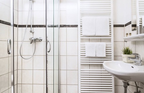 Carolinensiel Hotel | Inviting Hotel Hinrichs: Family-Friendly with Breakfast!