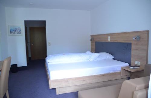 Deisslingen Hotel | Cozy TIPTOP Hotel Hirt: Pet Friendly & Family Ready Stays