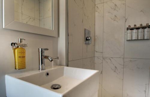 Foggy Bottom Hotel | Exceptional Stay at Hotel Hive: Pet Friendly & Accessible