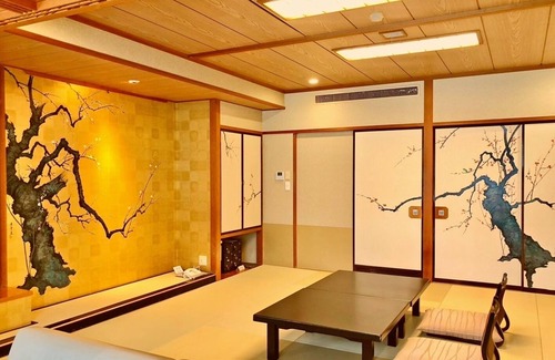 Iwamuro Onsen House | Relax at Hotel Hoho: Scenic Views and Eco-Friendly Comfort