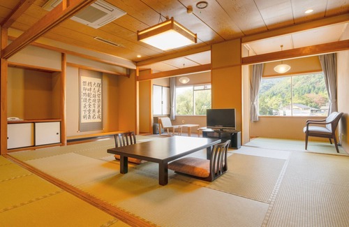 Iwamuro Onsen House | Relax at Hotel Hoho: Scenic Views and Eco-Friendly Comfort