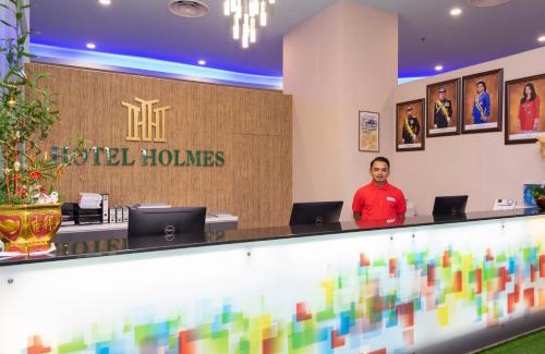 Gelang Patah Hotel | Relax at Hotel Holmes Gp: Family-Friendly with Pool