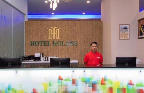 Gelang Patah Hotel | Relax at Hotel Holmes Gp: Family-Friendly with Pool