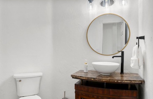 Woodmoor Villa | Discover Thunderbird Villa Retreat - Pet Friendly Getaway