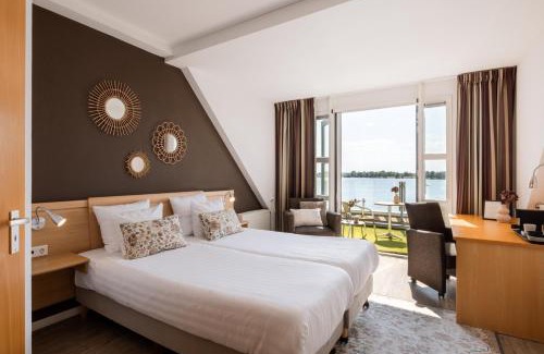 Niftrik Hotel | Welcoming Hotel Restaurant Zalen Hoogeerd with Pool & Dining