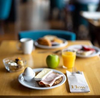 Niftrik Hotel | Welcoming Hotel Restaurant Zalen Hoogeerd with Pool & Dining