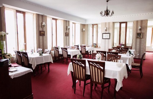 Slubice Hotel | Discover Hotel Horda: Pet-Friendly Retreat with Pool & Hot Tub