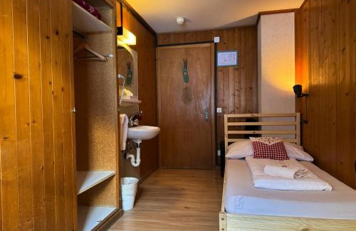Lauterbrunnen Hotel | Pet Friendly Hotel Hornerpub - Guest Rated 8.2/10