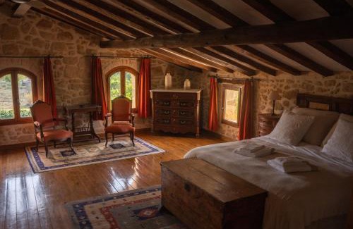 Arnes Hotel | Discover Hotel Hort De Fortunyo: Family-Friendly Getaway