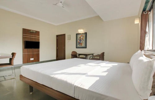 Surat Hotel | Comfortable Hotel Hospice: Pet-Friendly Stays & Dining
