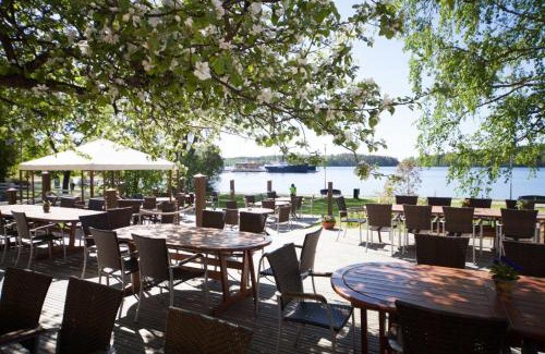 Savonlinna Hotel | Discover Hotel Hospitz: Oceanfront Retreat with Pet-Friendly Perks