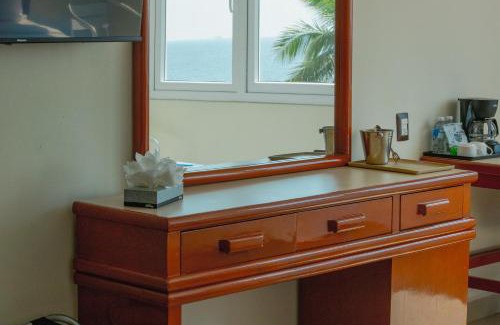 Ignacio Zaragoza Hotel | Discover Hotel Hostal de Cortés with Oceanfront Pool