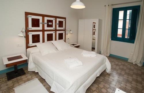 Sant Feliu de Guixols Bed & Breakfast | Experience Oceanfront Bliss at Hotel Hostal Chic