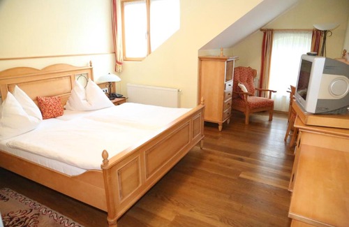 Freistadt Hotel | Comfortable Stay at Hotel Hubertus with Delicious Breakfast