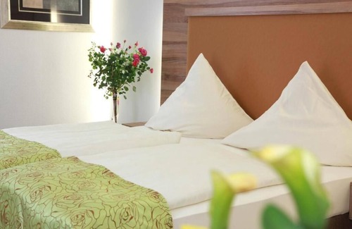 Enniger Hotel | Hotel Hubertus: Guest Rated 10/10 with Breakfast & Family Fun