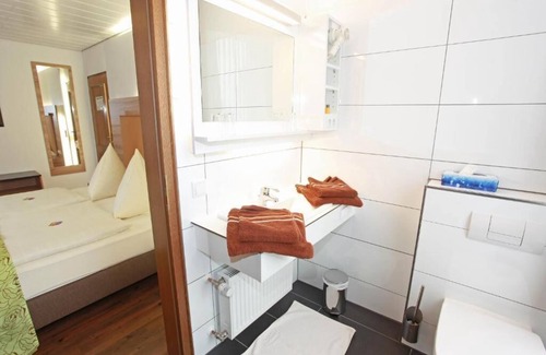 Enniger Hotel | Hotel Hubertus: Guest Rated 10/10 with Breakfast & Family Fun