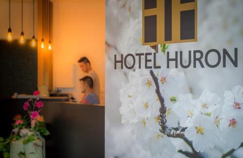 Mol Hotel | Exceptional Stays at Hotel Huron: Family Friendly & Accessible
