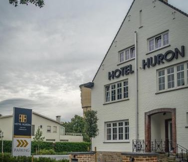 Mol Hotel | Exceptional Stays at Hotel Huron: Family Friendly & Accessible