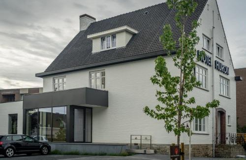 Mol Hotel | Exceptional Stays at Hotel Huron: Family Friendly & Accessible