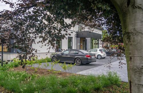 Mol Hotel | Exceptional Stays at Hotel Huron: Family Friendly & Accessible