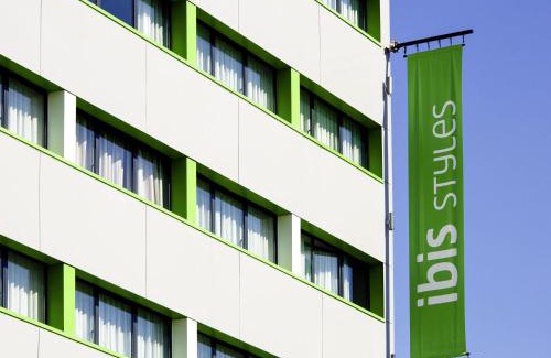 La Gare Hotel | Comfortable Hôtel ibis Styles Clermont-Ferrand Gare Getaway